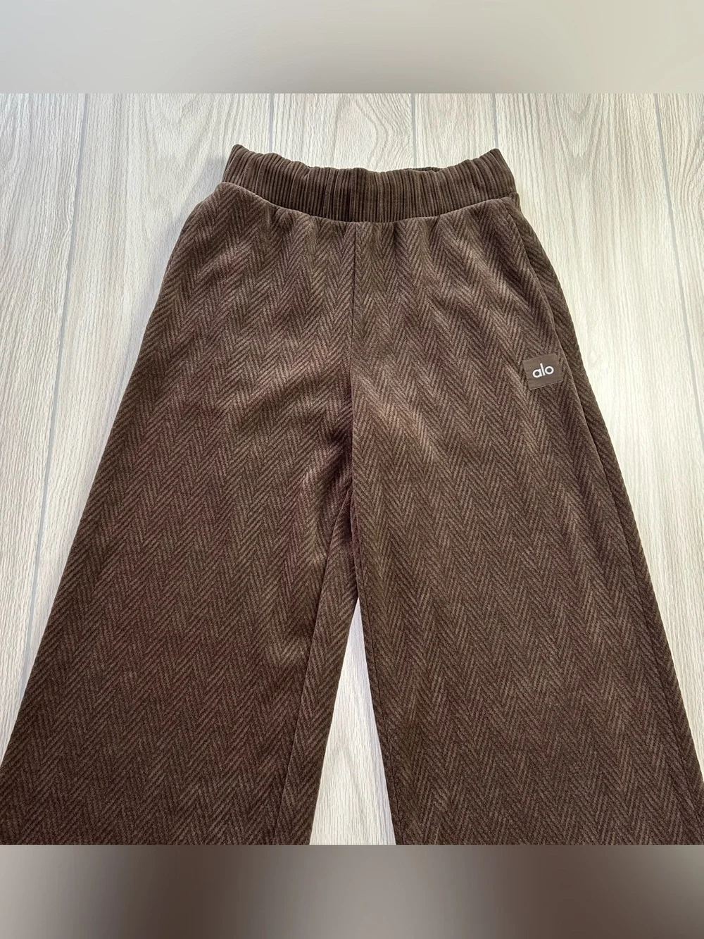 ALO YOGA Winter Break Micro Corduroy Top & Wide Leg Pant Lounge Set Espresso S